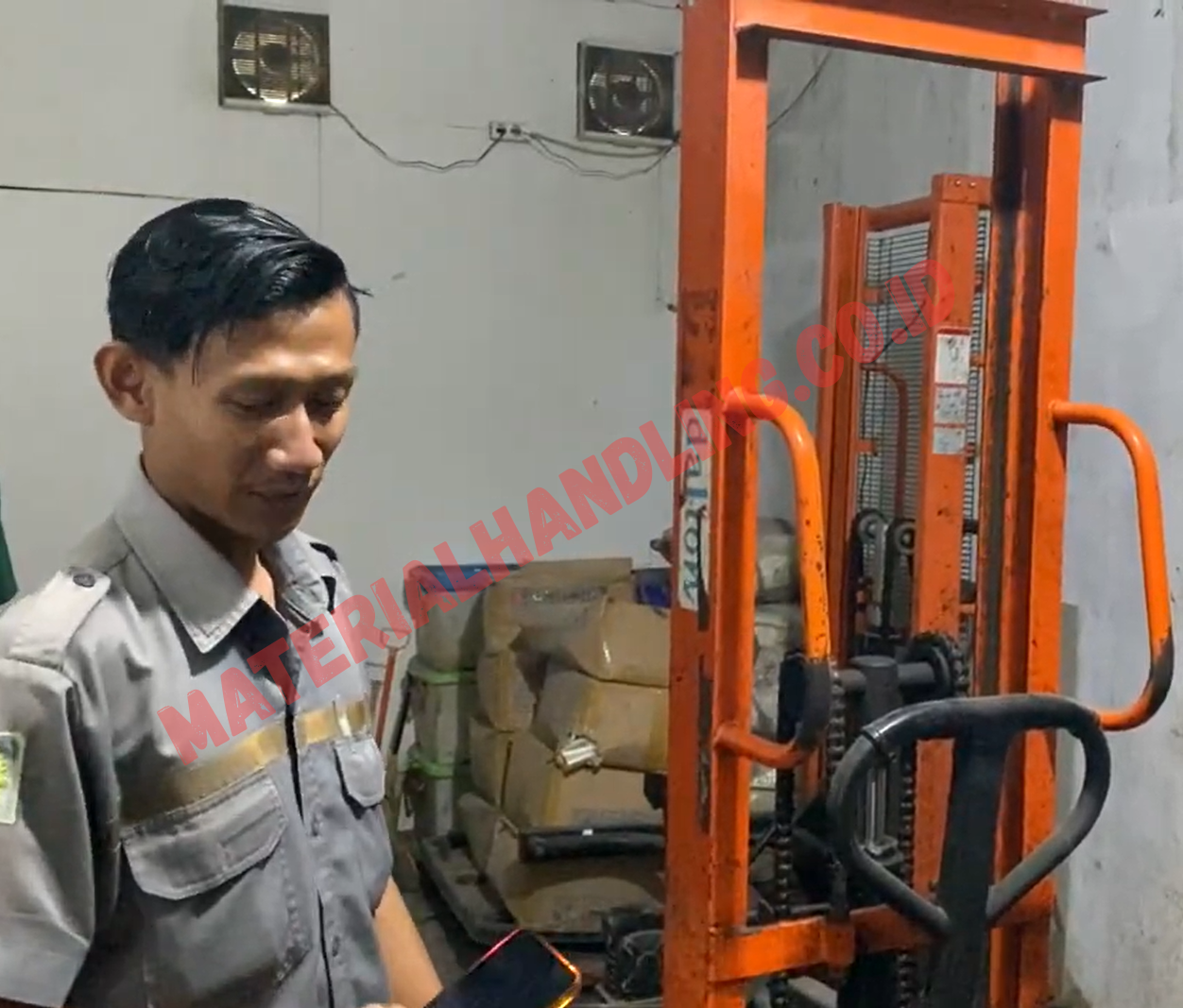 Driver Service Hand Stacker - material handling