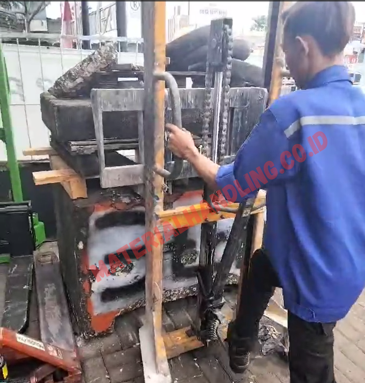 Test Beban Service Hand forklift - material handling