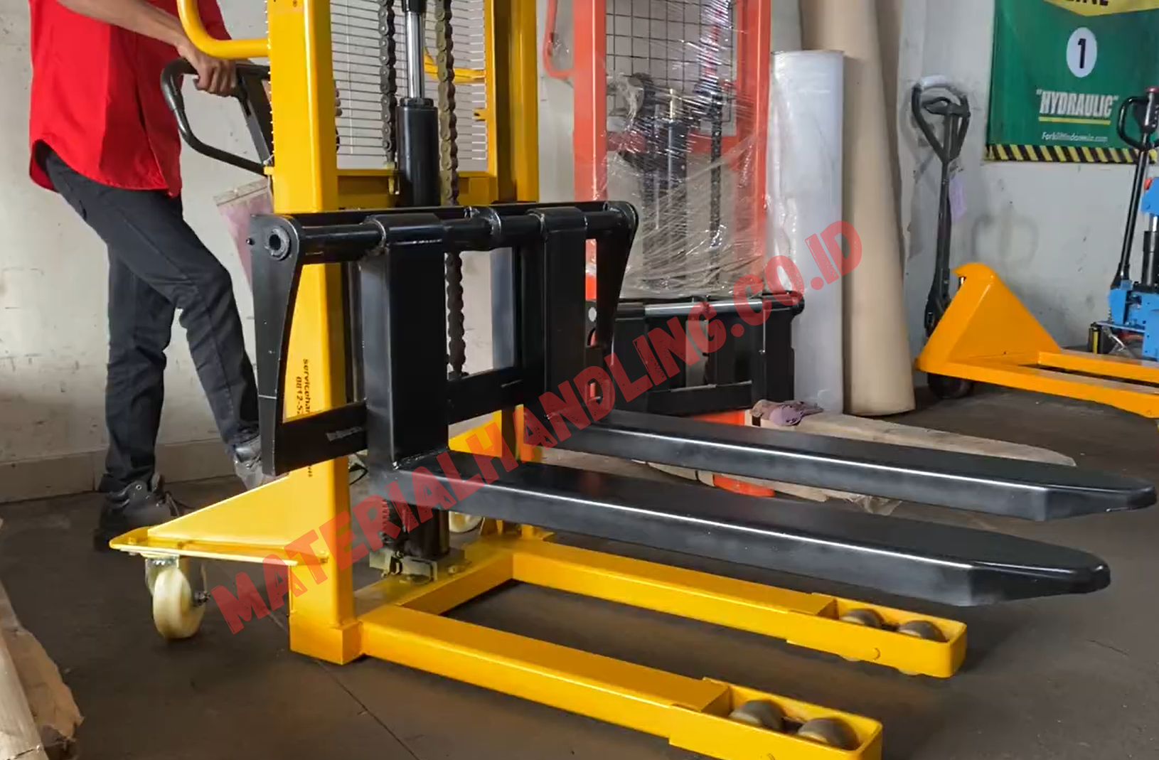 tes pompa service hand stacker - material handling