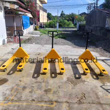 materialhandling pengiriman 3 unit service hand pallet gratis kirim di PT Raxi Indonesia